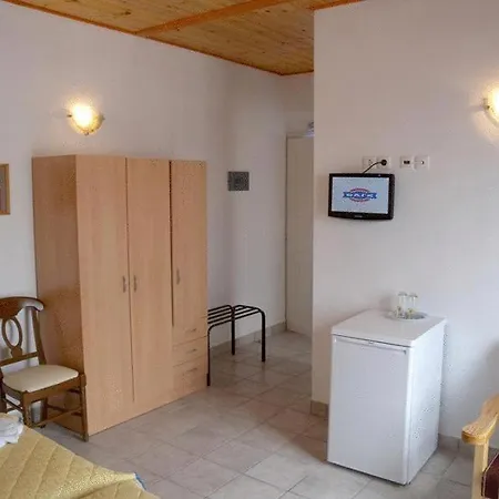 Apollon Konukevi Pollonia