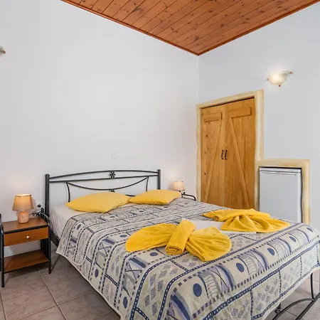 בית הארחה Apollon 4*