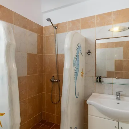 Apollon בית הארחה