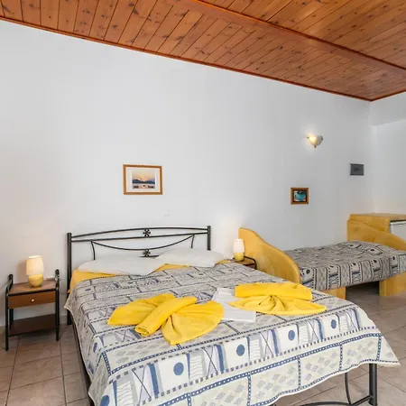 Apollon בית הארחה