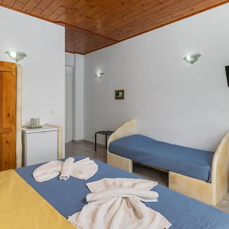 בית הארחה Apollon 4*